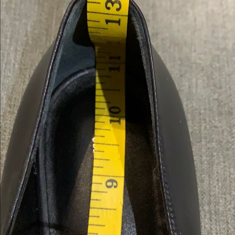 M KORS COLLECTION✨Runway
beautiful craftsmanship, lace up flats.
Orig. $830. - Picture 11 of 11